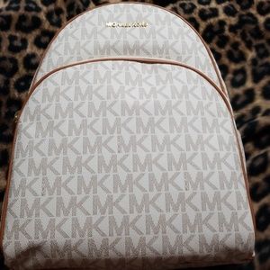 Michael Kors Abbey Large Vanilla/ACRN Back pack.